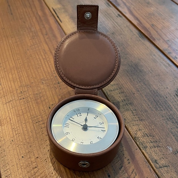 Vintage Coach Travel Clock with Case ⏰ - Picture 13 of 13